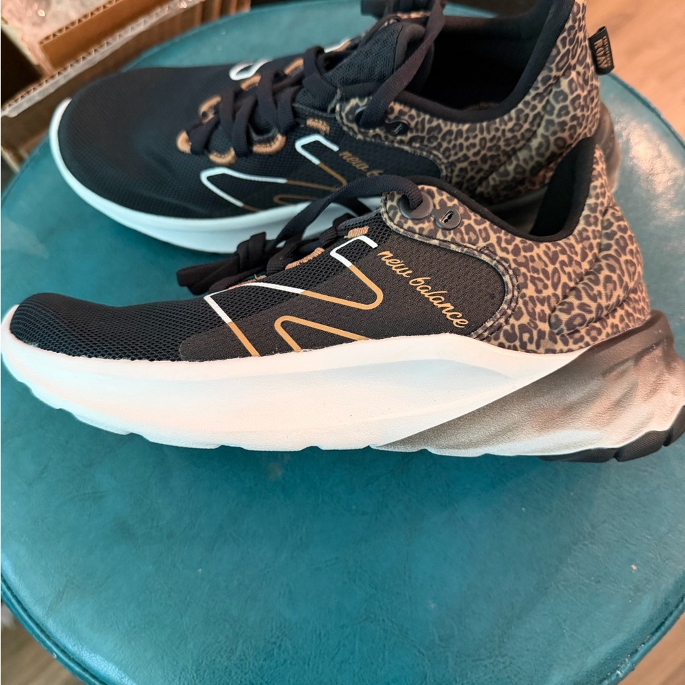 New Balance black and Tan Leopard Accent Fresh Foam Roav Sneakers 6.5 women’s.